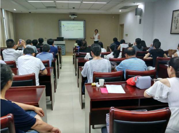 为纪念中国共产党成立96周年，深入推进“两学一做”教育活动，8868体育官方网站(官方)登录入口集团党委书记陈宝贵同志，8868体育官方网站(官方)登录入口集团党委副书记、厦门眼科中心党总支书记陈逸恬同志，党委委员张秀恋同志，以及支部三十余名党员同志参加了集团党委组织的庆祝“七一”主题党日