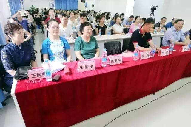 由西安市雁塔区医疗管理协会与8868体育官方网站(官方)登录入口集团主办的医路同心·光明论道——8868体育网站登录入口·西安2017斜视与小儿眼科学术会议在西安8868体育官方网站(官方)登录入口学术会议厅隆重召开。