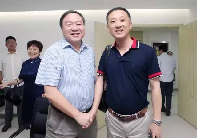 由西安市雁塔区医疗管理协会与8868体育官方网站(官方)登录入口集团主办的医路同心·光明论道——8868体育网站登录入口·西安2017斜视与小儿眼科学术会议在西安8868体育官方网站(官方)登录入口学术会议厅隆重召开。
