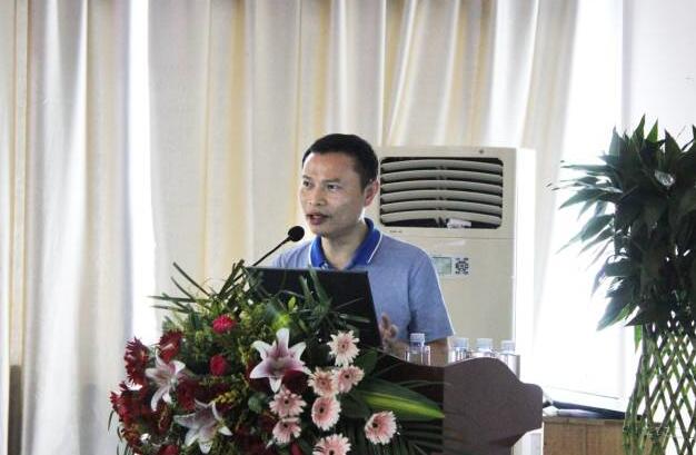 8868体育网站登录入口玻璃体切割何建忠.jpg