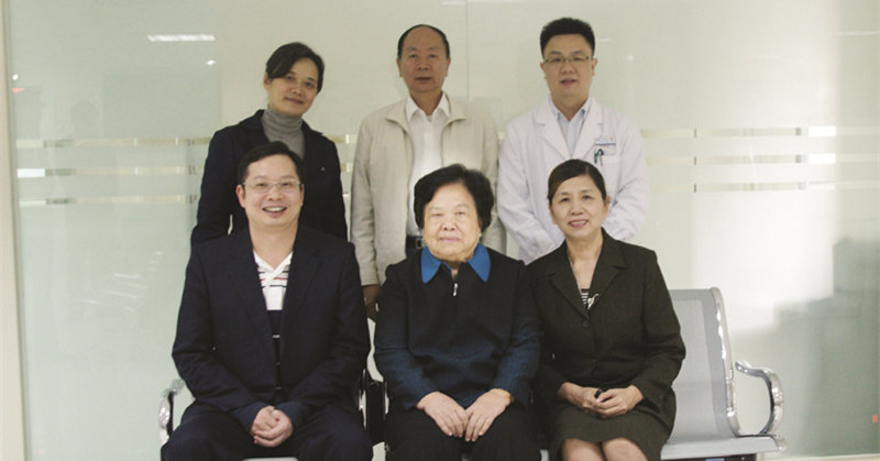 2011年12月4日，原全国人大常委会副委员长彭珮云来我院检查