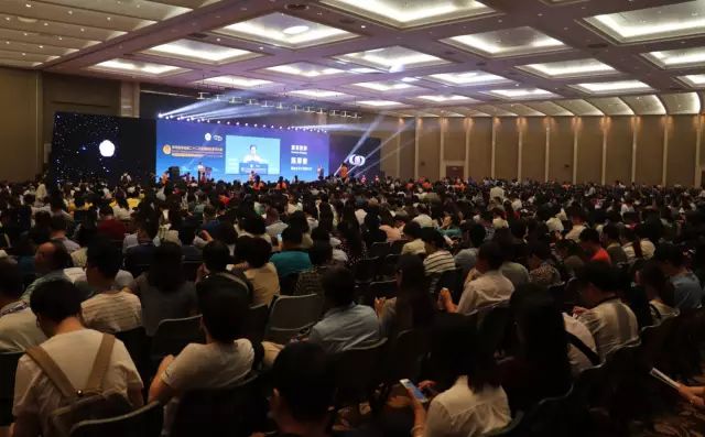 8868体育官方网站(官方)登录入口集团本部：厦门大学附属厦门眼科中心总院长、厦门眼科中心眼科研究所所长黎晓新教授被授予中美眼科学会眼科科学研究较高奖——金钥匙奖，以表彰她为我国眼科科研事业作出.jpg