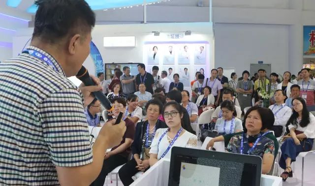王骞教授发表《近视手术的多元化选择》的演.jpg