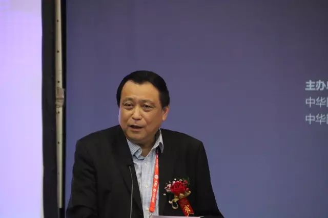 9月15日下午，在 22次全国眼科学术大会上，中国眼科医师“明日之星”计划在福州海峡环球会展中心正式启动，数 名中外眼科专家在现场及通过视频直播共同见证。1.jpg