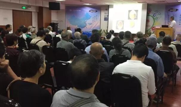 为提*社会各界对糖尿病防治工作重要性的认识,保护市民身体健康，普及糖尿病并发症的防治知识。在联合国“糖尿病日”期间，厦门大学附属厦门眼科中心开展关爱糖尿病患者系列公益活动，并于11月18日上午在医院大礼堂举行糖尿病公益讲座与 眼健康筛查。1.jpg