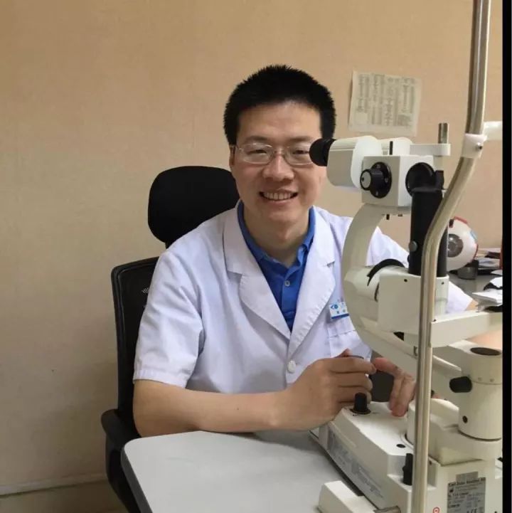 近日，根据《青年英才“双百计划”暂行办法》，中共厦门市委组织部、共青团厦门市委员会组织实施了厦门市 批杰出青年和 三批青年 创业人才计划评选工作。经过组织申报、资格审核、专家评审、现场核实及公示等程序，厦门大学附属厦门眼科中心董诺副教授和林志荣博士后获得“厦门市 三批青年 人才”称号。.jpg
