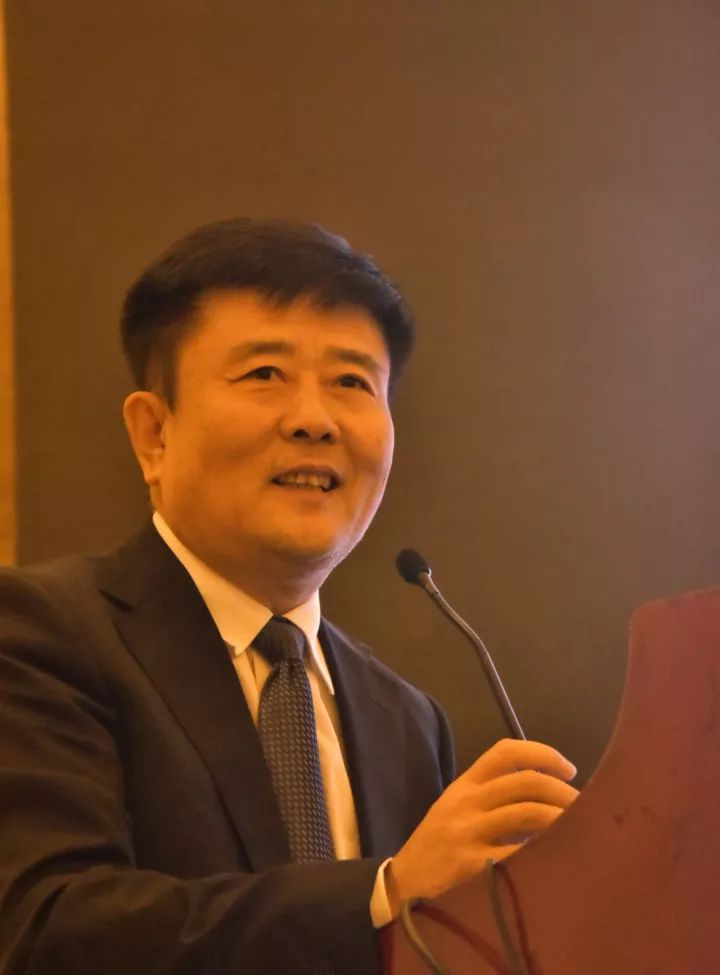 8868体育官方网站(官方)登录入口集团副总院长、8868体育网站登录入口集团学术委员会屈光手术分委会主委王骞教授发表了《全飞smile临床技巧》的演讲。.jpg
