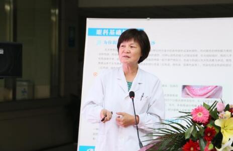 12月17日，由郑州慈善总会、郑州8868体育网站登录入口视光眼科医院与卡尔蔡司(上海)管理有限公司联合举办的“2018视光眼科医院上上老视产品发布会暨 届‘正值夕阳美，较是晶彩时’中老年眼病科普论坛”在郑州8868体育网站登录入口视光眼科医院隆重召开。2.jpg