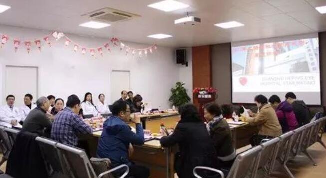 12月23日上午8时许，由上海市社会医疗机构协会组织的专家评审团在闫东方会长的带领下一行已经冒着严寒抵达上海和平眼科医院。专家们抵达医院二楼学术报告厅落座后，上海和平眼科医院郭海科院长、陈凤国总经理 先一一致辞对上海市社会医疗机构协会组织的专家评审团的来到表示热烈欢迎;随后，专家评审团听取了吴迺川名誉院长作星 医院创建工作汇报5.jpg