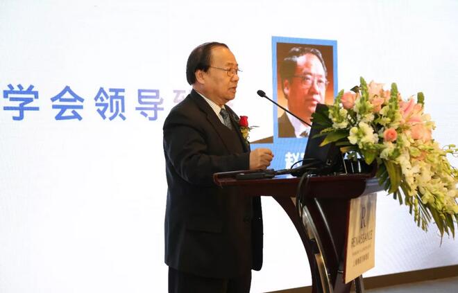 2018年1月20日，由中国非公医疗机构协会眼科 委员会主办，上海和平眼科医院承办的中国非公医疗协会眼科委员会屈光性白内障手术上海高峰论坛在上海豫园 丽大酒店隆重召开。大会内容聚焦屈光白内障手术相关问题，分为专家讲座、专题讨论及院长论坛三大板块进行。这是上海乃至全国的一*次大规模、高水准的眼科盛会，云集了来自全国 屈光白内障手术大咖们、专家学者和300余名眼科同仁齐聚一堂3.jpg