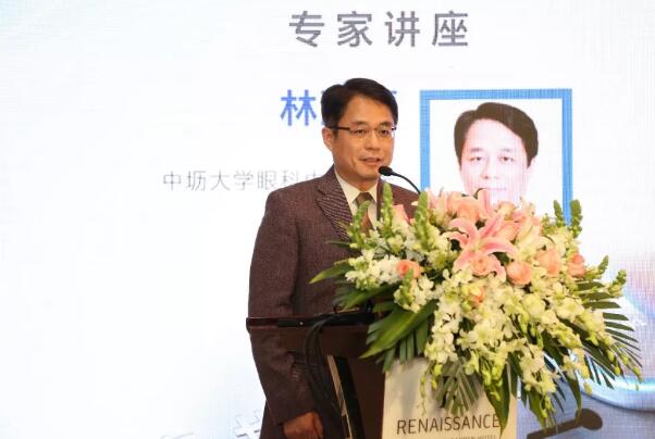 2018年1月20日，由中国非公医疗机构协会眼科 委员会主办，上海和平眼科医院承办的中国非公医疗协会眼科委员会屈光性白内障手术上海高峰论坛在上海豫园 丽大酒店隆重召开。大会内容聚焦屈光白内障手术相关问题，分为专家讲座、专题讨论及院长论坛三大板块进行。这是上海乃至全国的一*次大规模、高水准的眼科盛会，云集了来自全国 屈光白内障手术大咖们、专家学者和300余名眼科同仁齐聚一堂16.jpg