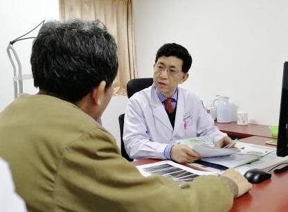 厦门眼科中心遗传眼病咨询门诊 教授表示：“遗传性眼病种类繁多，临床表现复杂多样、传统的方法难以 ，“失明”、“遗传给下一代”是不可 性致盲的主要原因，严重影响患者及其家庭的身心健康。但是，随着基因诊断水平的日臻成熟，渐渐的让遗传性眼病 诊断成为可能2.jpg