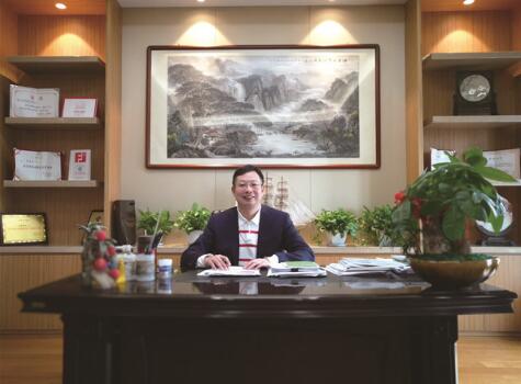 厦门眼科中心近年来取得的成就令业界瞩目：拥有863课题、973课题、国家十一五科技支撑计划、国家自然科学基金、国家杰出青年基金、博士后科学基金、外国专家引智项目及省市课题近百项，共有153项科研获奖，发表文章600余篇，其中发表SCI文章78篇，在中国医学科学院发布的“2014年度中国医院科技影响力排行榜—科学排行”排名全国前*2.jpg