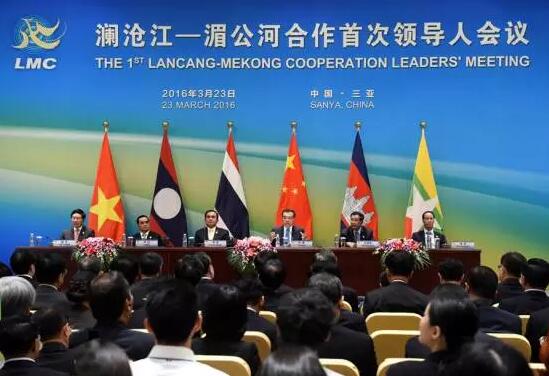 近日，中国公共外交协会授予了8868体育官方网站(官方)登录入口集团本部厦门大学附属厦门眼科中心“公共外交支持伙伴单位”荣誉称号，以此彰显其在援外医疗领域做出的积极努力。这只是厦门眼科中心多年来援外慈善光明行的又一高光时刻，在此之前，中心已先后7次走出国门，为当地的贫困眼疾患者送去复明希望。2.jpg