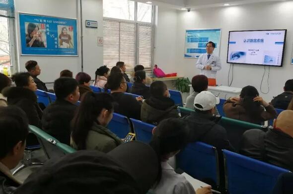 新年新气象，新起点，新动力。2月22日，青岛8868体育官方网站(官方)登录入口组织了以“突破 成长 飞跃”为主题的2018新春培训会。本次培训会旨在更好地服务广大眼疾患者， 提升员工综合素质能力，营造全员学习的氛围。此次培训会，覆盖范围较广，主要针对眼底病、白内障与翼状胬肉、屈光手术的术前检查、圆锥角膜、干眼症及角膜塑形镜等相关课题开展1.jpg
