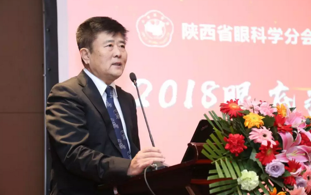 2018年3月3日，‘2018年 届眼底病高峰论坛’在西安曲江环球饭店拉开帷幕。此次高峰论坛由陕西省医学会主办，西安8868体育官方网站(官方)登录入口承办。本次会议邀请到了黎晓新、王骞、惠延年、王雨生、王丽丽、赵燕麟、谢安明、刘涛、郑波、王海燕等数十位全国 眼科专家及教授，与现场150余名眼科同仁共聚一堂，进行学术分享及讨论，分享了眼科领域学术研究的新成果，为新年初始带来一场精致丰富的学术盛宴3.png