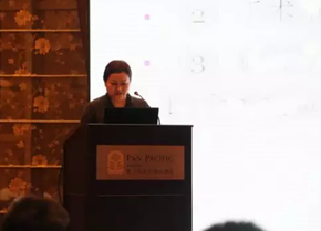 3月10日下午，厦门眼科中心围绕“一切以病人为中心”的办院宗旨，举行了“2018工作计划汇报会暨目标签订仪式”。当天，厦门眼科中心掌舵者苏庆灿、院领*班子成员、各专科学科带头人等医护及后勤部门中层干部以上管理人员参加了此次会议。19_副本.png