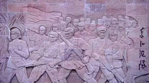 3月12日下午，已经90高龄的离休东江纵队老兵汤爷爷，在深圳8868体育官方网站(官方)登录入口检查之后，白内障专科邢宝刚主任为其实施左眼白内障超声乳化摘除，联合散光人工晶体植入术。1.jpg