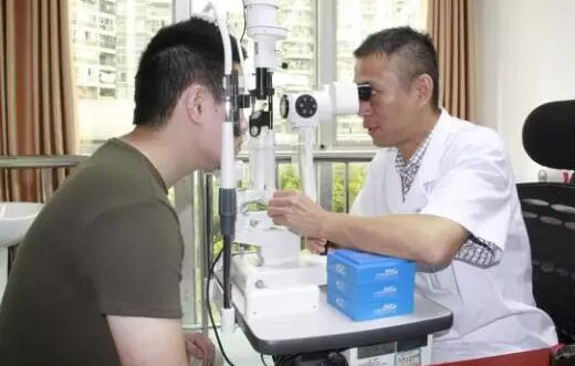 厦门大学附属厦门眼科中心吴护平副院长、李明翰博士、林宝娇主任荣获厦门大学医学院 个人，以表彰他们在2017年度工作中取得的 成绩。自2006年6月起厦门眼科中心成为厦门大学附属医院，成为厦门大学的一个有机组成部分3.jpg