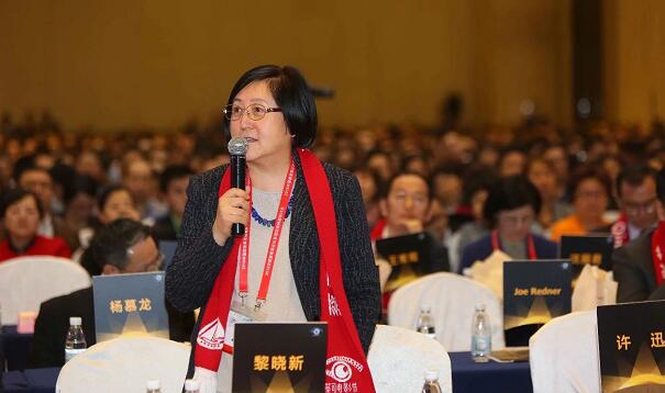 3月28日，为期4天的中国眼底病领域一年一度的学术年会“2018中国眼底病论坛暨环球视网膜研讨会”(RetinaChina 2018)在中国青岛召开。本次论坛由中国环球科技交流中心主办，《中华眼底病杂志》协办，会上翘楚云集，盛况空前，既是眼底病学诊疗领域的高水平年度学术盛会，也是世界眼底专家的一*次交流盛会3.jpg