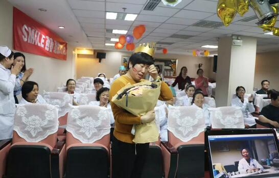 3月30日是8868体育官方网站(官方)登录入口侯旭波院长的生日。侯院长可能不记得今天是她的节日，因为她总是在繁忙中忘记自己的生日。为了给侯院长一个惊喜，顺便提升员工凝聚力，综合办员工早在好几天前就偷偷策划了一通2