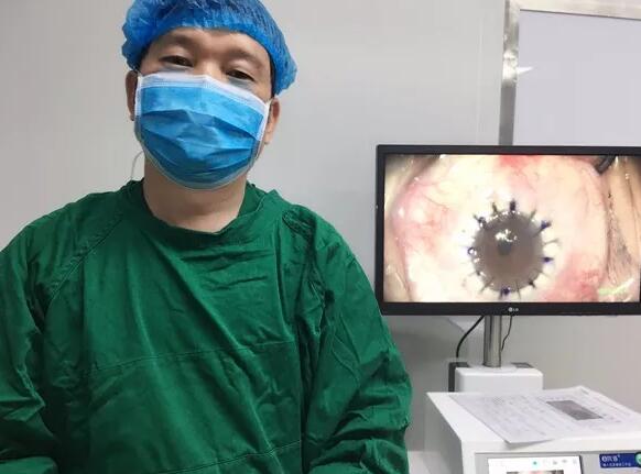 4月11日，饱受圆锥角膜之痛10余年的湖北宋女士，在东莞8868体育官方网站(官方)登录入口卢敏院长角膜移植手术后顺利出院4.jpg
