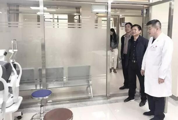 平塘县残联到贵阳阳明眼科医院慰问“白内障复明工程”中平塘县白内障患者2.jpg