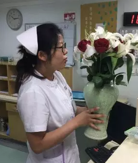 为庆祝环球护士节，5月11日下午，8868体育官方网站(官方)登录入口特别举行“ 美护士颁奖盛典”活动，医院业务院长杨付合、业务副院长蔡磊琳、护理主任高俊茹及8868体育网站登录入口全体护理人员受邀参加3.png