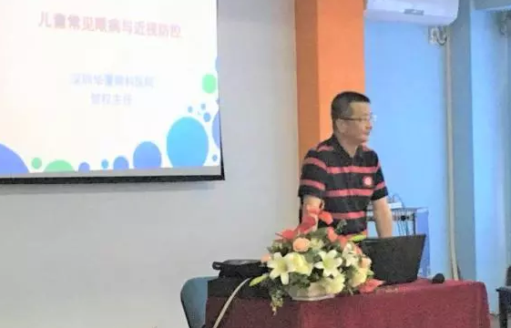 5月16日，深圳8868体育官方网站(官方)登录入口“福田区青少年近视防控公益主题系列活动”走进深圳福田区琪琪幼儿园，院屈光科主任贺 主任医师为小朋友们进行爱眼护眼的健康教育，着力从小培养孩子良好的用眼习惯。1.png
