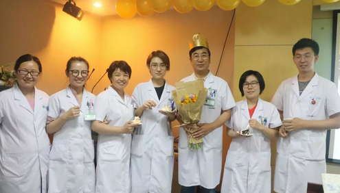 北京8868体育网站登录入口民族眼科医院为杨付合院长制造惊喜的生日院务会4.png