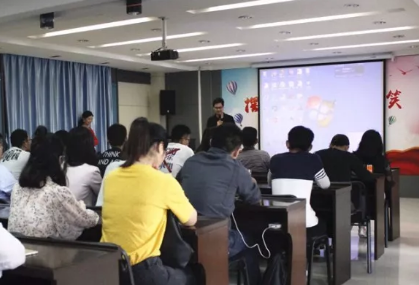 合肥名人眼科医院“摆脱束缚，放肆微笑”8868体育网站登录入口屈光医生见面会2.png
