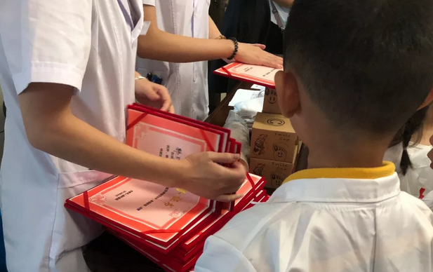 合肥名人眼科医院顺利举办“快乐周末，小鬼当家”我是小小眼科医生体验活动4.png