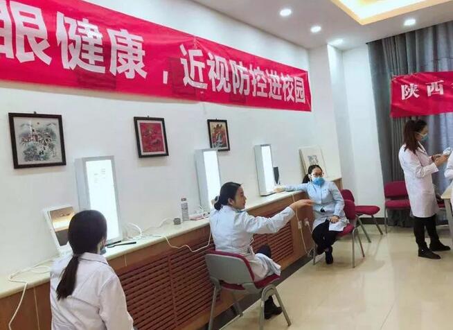 12月17日西安8868体育官方网站(官方)登录入口“近视防控，刻不容缓”青少年近视防控讲座走进西安高新第*学校2.jpg