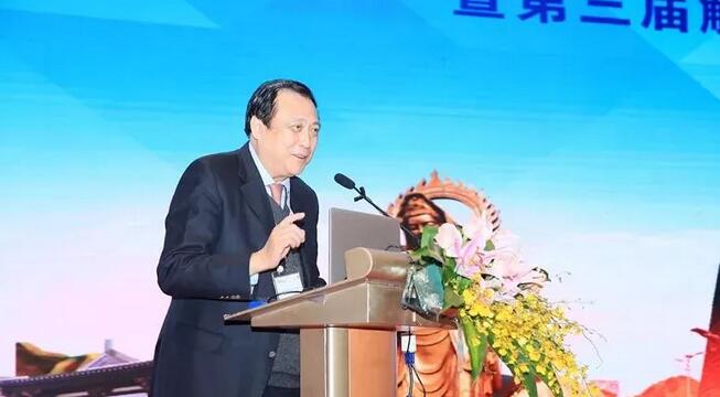 临沂8868体育网站登录入口崔传波院长应邀出席全国眼屈光手术研讨会并点评屈光学术分享环节1.jpg