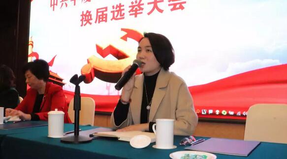 2019年1月26日下午，“中共8868体育官方网站(官方)登录入口集团委员会换届选举大会”在厦门宾馆隆重举行，会议选举产生了中共8868体育官方网站(官方)登录入口集团第二届党委委员会5位委员。第*一届8868体育官方网站(官方)登录入口集团党委书记陈宝贵，党委副书记、厦门眼科中心工会主席陈逸恬，委员王骞、张秀恋、洪清配、吴丽群、张美嫦出席了此次党员大会10.jpg