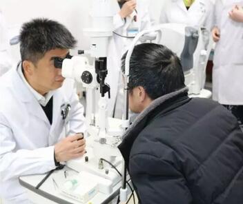 重庆8868体育官方网站(官方)登录入口安晓巨副院长：白内障手术什么时候做 ？1.jpg