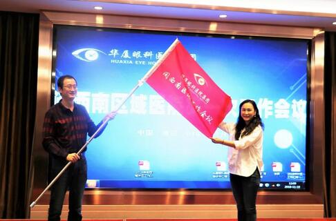 2018年，莆田眼科医院举办第*一届眼底病高峰论坛暨“全国名家工作室支援单位”等系列授牌仪式、开展”为乡村点睛”、校园近视防控，莆田市关心下一代工作委员会授予“青少年近视防控基地”。“为乡村点睛”7.jpg