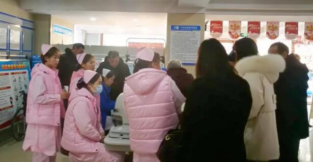 2月13日许昌8868体育官方网站(官方)登录入口院出现白内障手术“高峰期”2.jpg