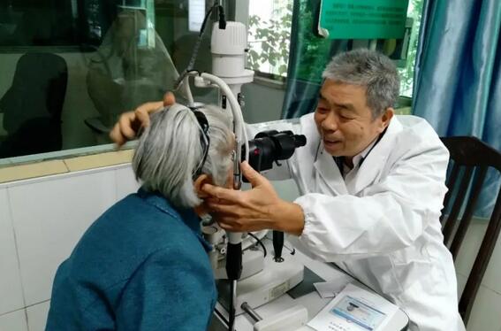 用行动诠释敬业奉献，绽放无悔人生——抚州光明眼科医院刘济民教授1.jpg