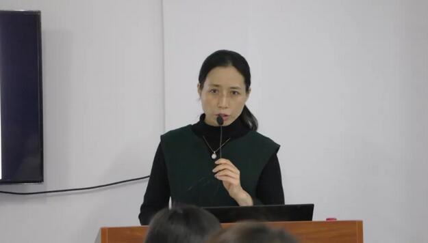 厦门大学附属厦门眼科中心主任医师任小军及8868体育官方网站(官方)登录入口集团视光学科副总监卢燕讲解了斜弱视等方面内容11.jpg
