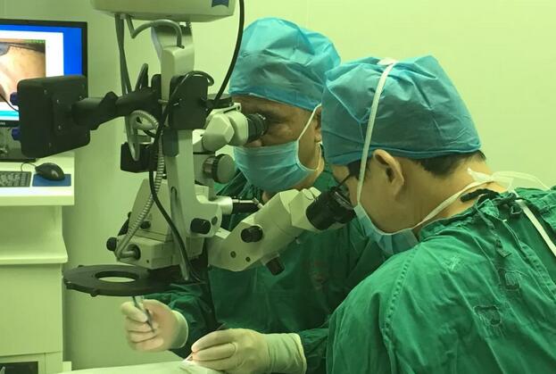 让另一个生命、光明得以延续——清明前夕厦门眼科中心缅怀角膜捐献者4.jpg