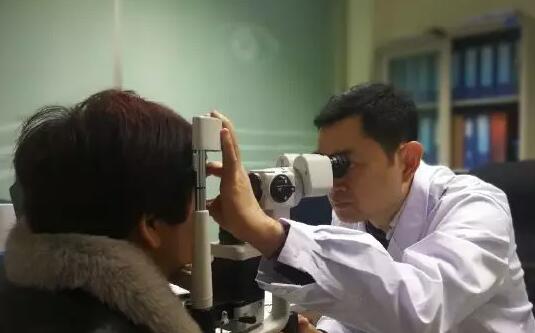 高度近视1250度、2000度的他们为什么想来厦门眼科中心进行ICL手术？1.jpg