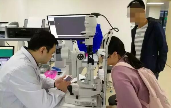 高度近视1250度、2000度的他们为什么想来厦门眼科中心进行ICL手术？3.jpg