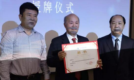 8868体育网站登录入口近视研究所揭牌 从医疗卫生层面来共同推动青少年近视防控工作的开展5.jpg