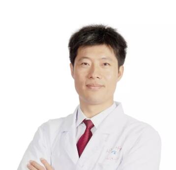 升学、参军、就业、考公务员视力体检的拦路虎 看看厦门眼科中心揭黎明主任介绍如何 近视.jpg