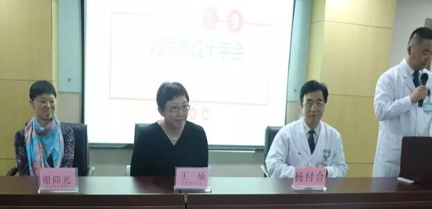 4月24日8868体育官方网站(官方)登录入口医护人员庄严宣誓加入北京市红十字会2.jpg