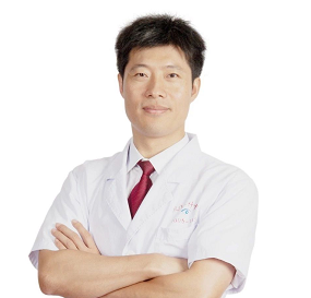 厦门眼科中心屈光中心揭黎明主任：近视不是想做就能做，须进行术前检查判断1.png