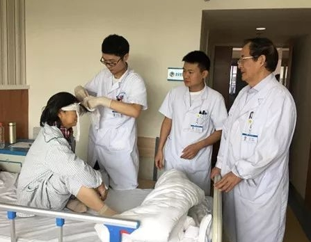 成都8868体育网站登录入口眼医院罗清礼院长：睑板腺癌越早发现与诊断，越早医治，其预后越好1.png
