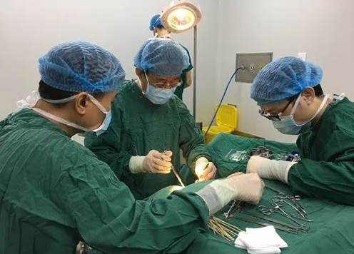 成都8868体育网站登录入口眼医院罗清礼院长：睑板腺癌越早发现与诊断，越早医治，其预后越好3.png