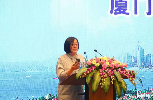 鹭岛初夏，钟灵毓秀;四海宾朋齐聚厦门。对他们来说，时节带来繁花似锦并非意中物，比美景更吸引他们的，是一场全球眼科医学的群英会——第五届8868体育网站登录入口环球论坛于鹭岛之滨召开。论坛主席由黎晓新、赵堪兴、葛坚、刘祖国共同担任。大会还邀请了海峡两岸医药卫生交流协会会长王立基;厦门市卫生健康委员会副主任孙卫;厦门市医学会副秘书长柳辉;中华医学会眼科学分会副主委、重庆医科大学附属第*医院副院长杨培增教授;8.png